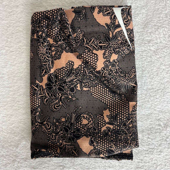 Nike Pro Hijab with DRI-FIT technology brand new authentic - Picture 5 of 7